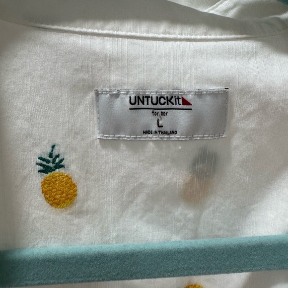 UNTUCKit (for her) Penny Button Up Shirt With Embroidered Pineapples Size L - Picture 2 of 3
